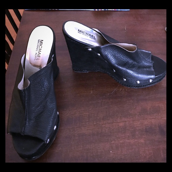 Michael Kors leather wedge. - Picture 1 of 1